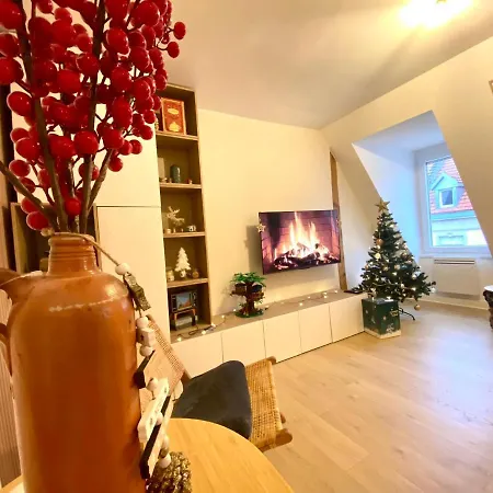 A 2 Pas Du Marche De Noel